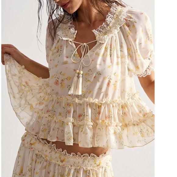 Boho Floral Print Notched Tie Neck Ruffle Hem Blouse - Picture 1 of 6